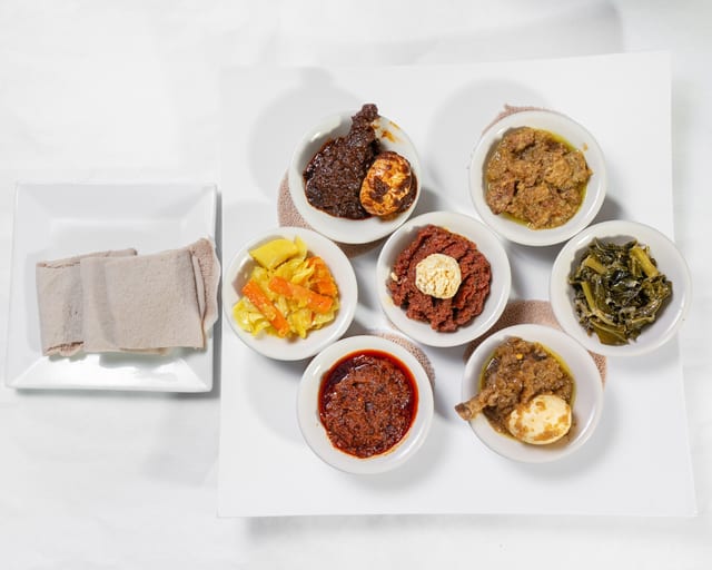 Das Combination Vegetarian Entree Sampler.